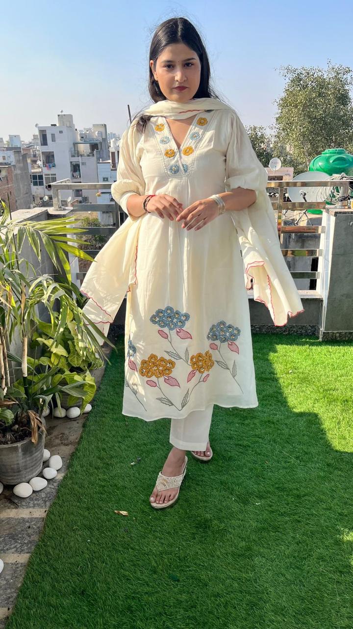 Dreamy Elegance : Cream A-Line Cotton Kurta Set With Malmal Dupatta